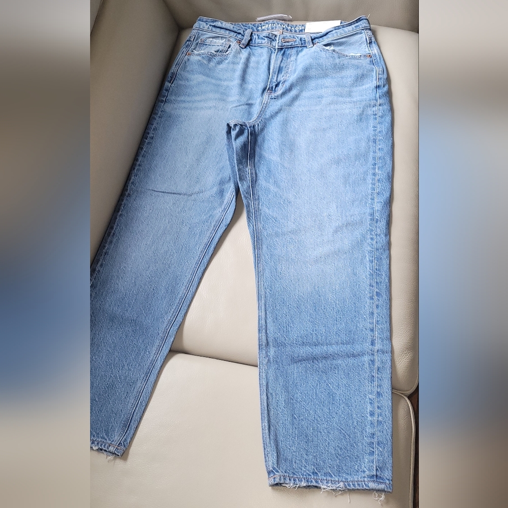American Eagle Mom Jeans 10 short / 30W NWT